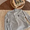 Otoño 2022 hombres y niñas polainas bordadas de color sólido sudaderas suaves sudaderas de cuello V bebé Item Picture